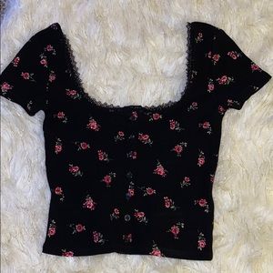 cropped low neck top with flowers